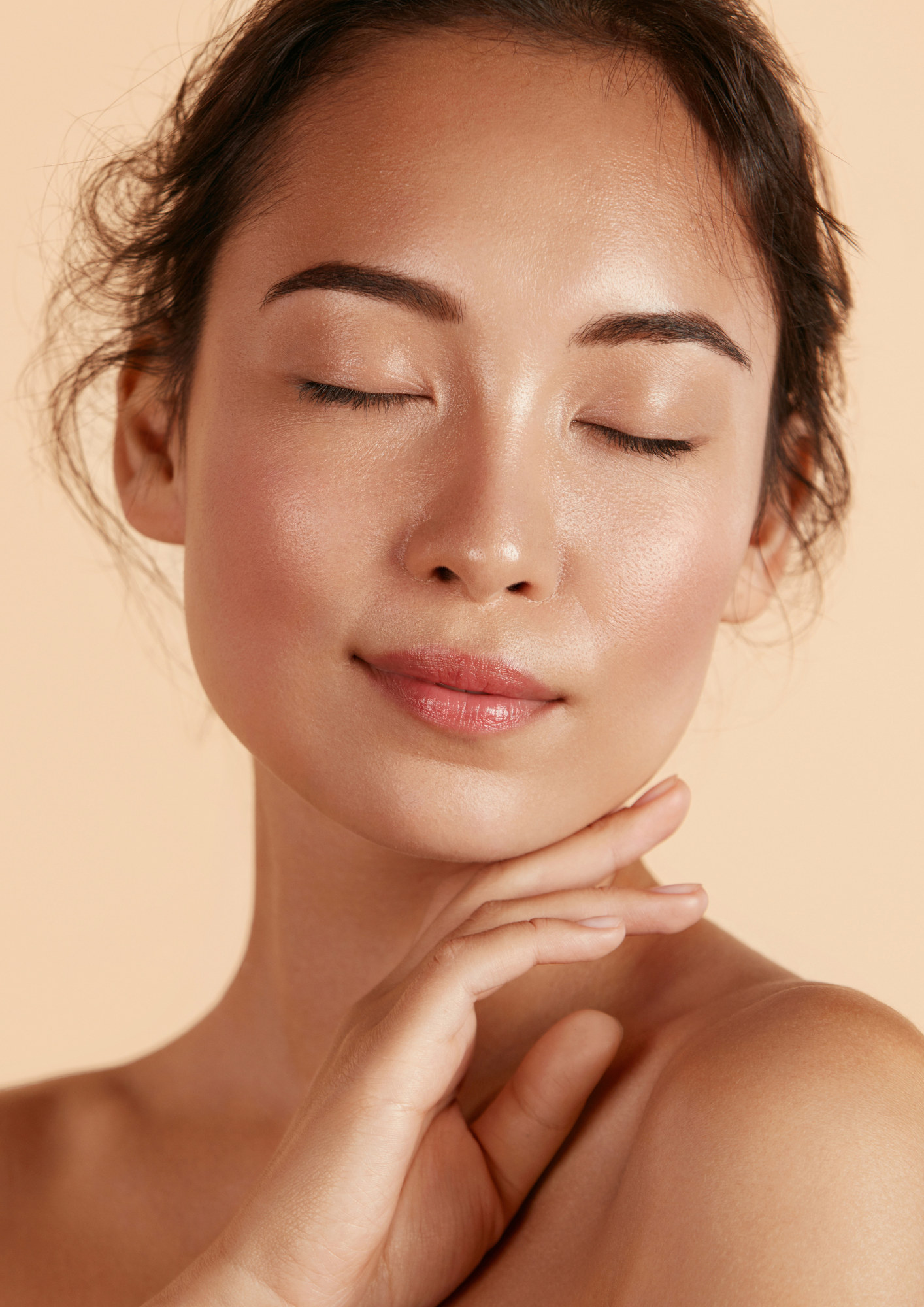 Beautiful Woman Uses Vie de Mer Skincare